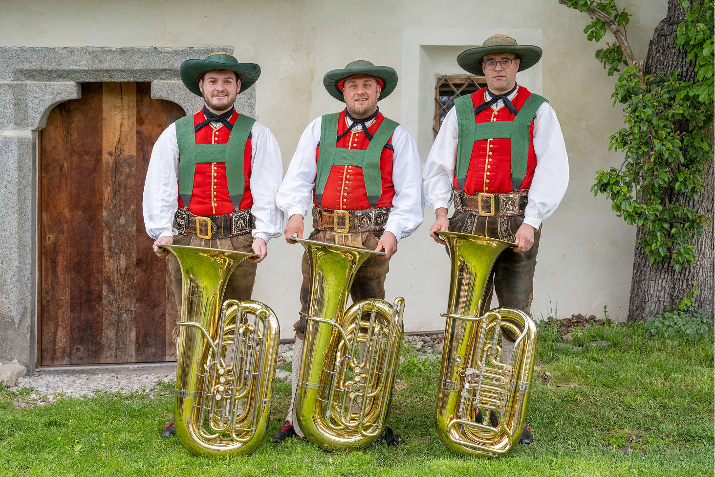 67c7140d3e907f873a0808a5_Tuba